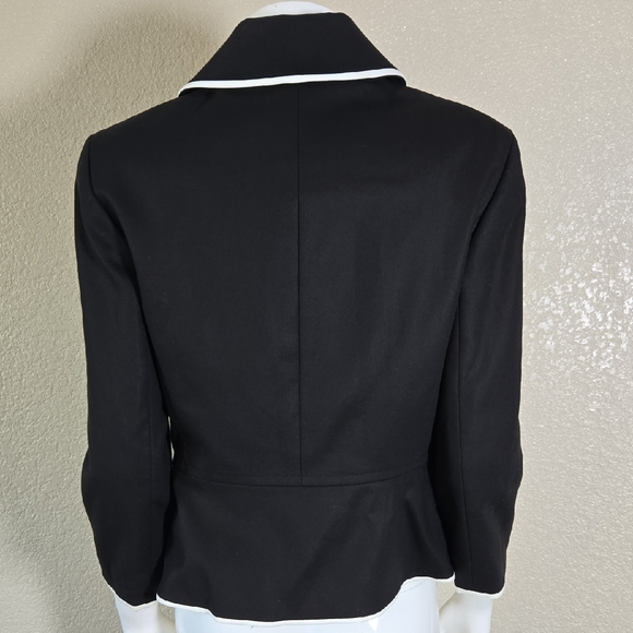 Ann Taylor Black and White Blazer with Tailored Fit - Picture 6 of 6